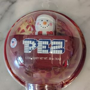 NEW Snowman PEZ Dispenser and Candy